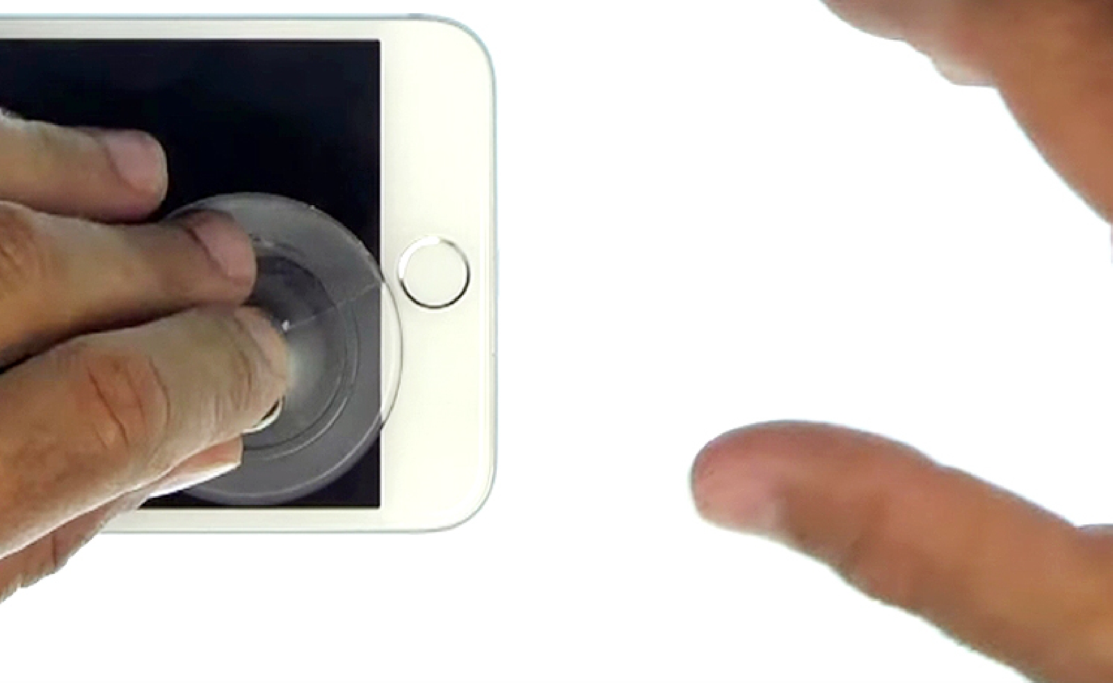 Changement d'écran complet pré-monté (châssis+vitre+LCD) sur iPhone 7 Plus photo 1